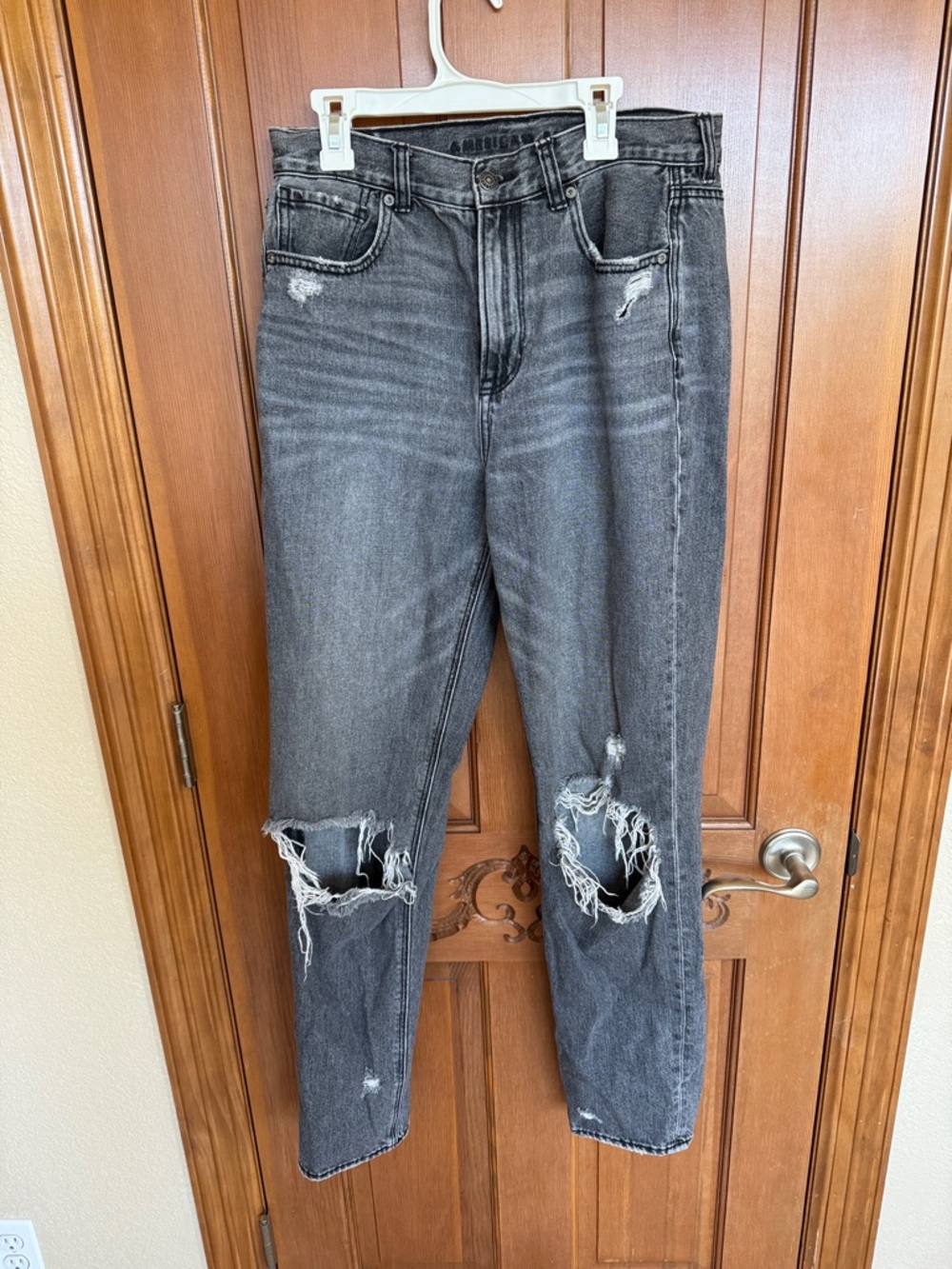 American Eagle Outfitters Women's Distressed Gray Boyfriend Jeans